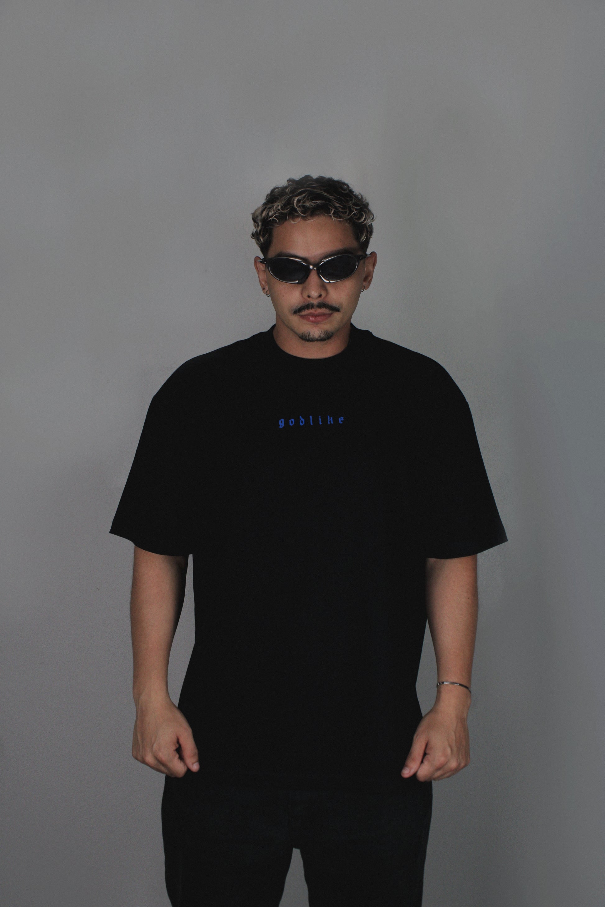 DREAMS AWAKENING OVERSIZED BLACK